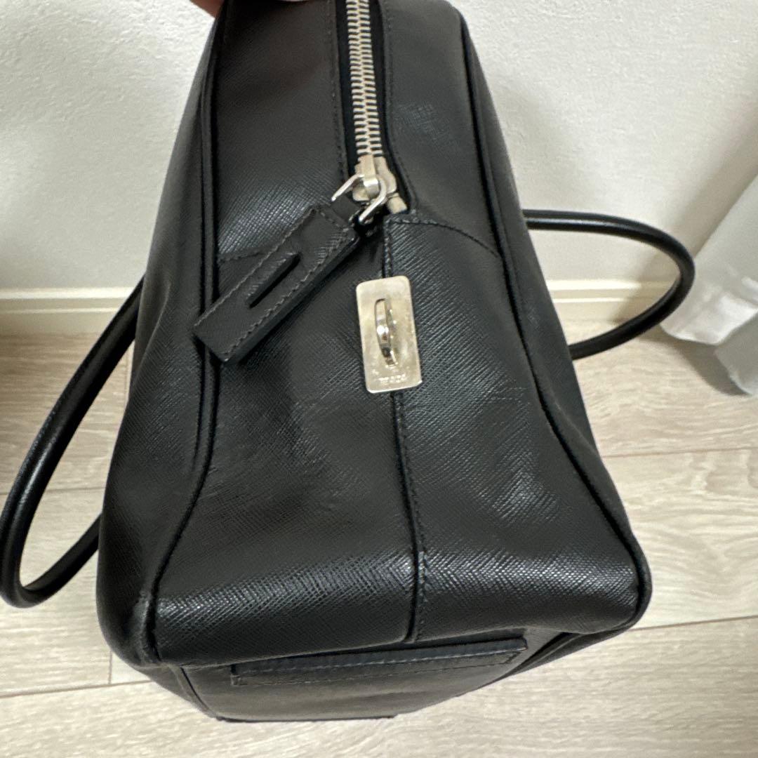 PRADA 黒レザービジネスバッグ - メルカリ