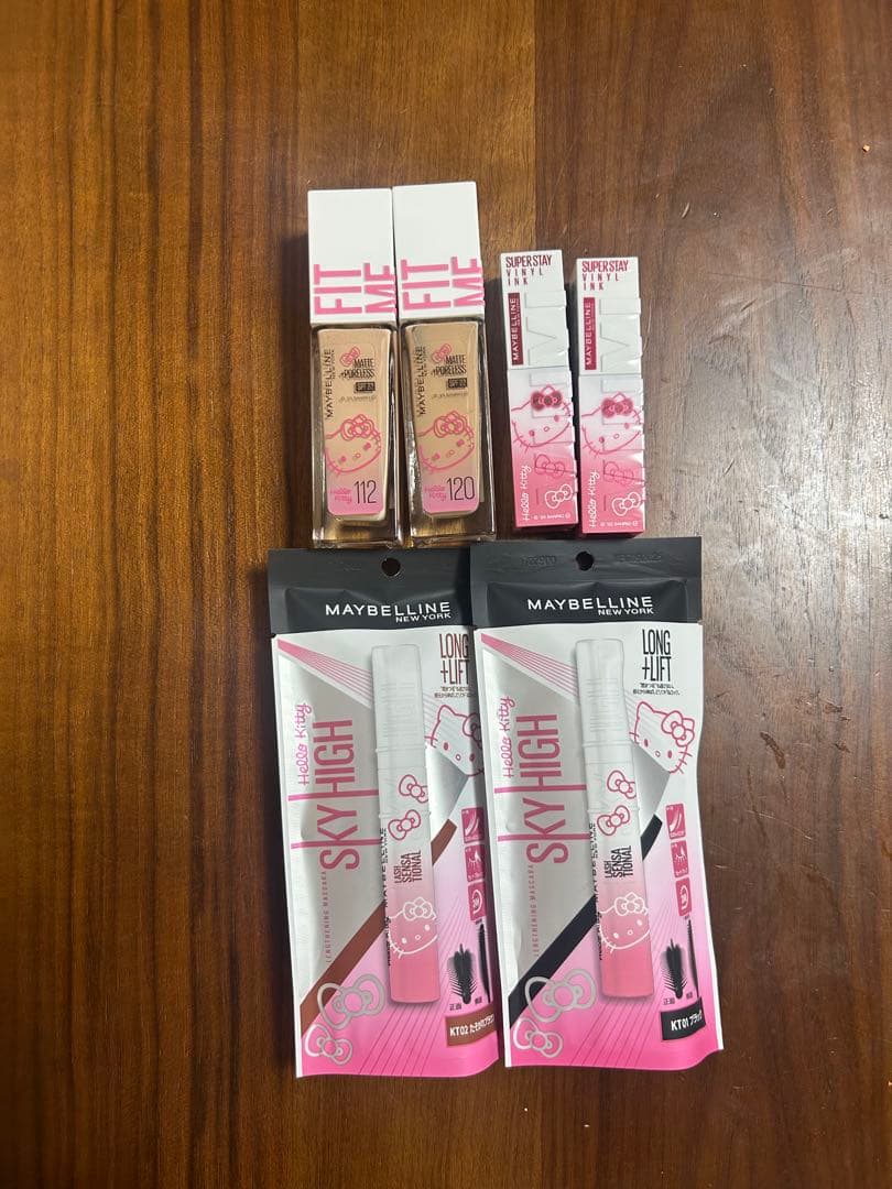 メイビリン　キティちゃんコラボ　化粧品　Maybelline サンリオ メイベリン×サンリオ「ハローキティ」25年冬コスメ、“ピンクリボン