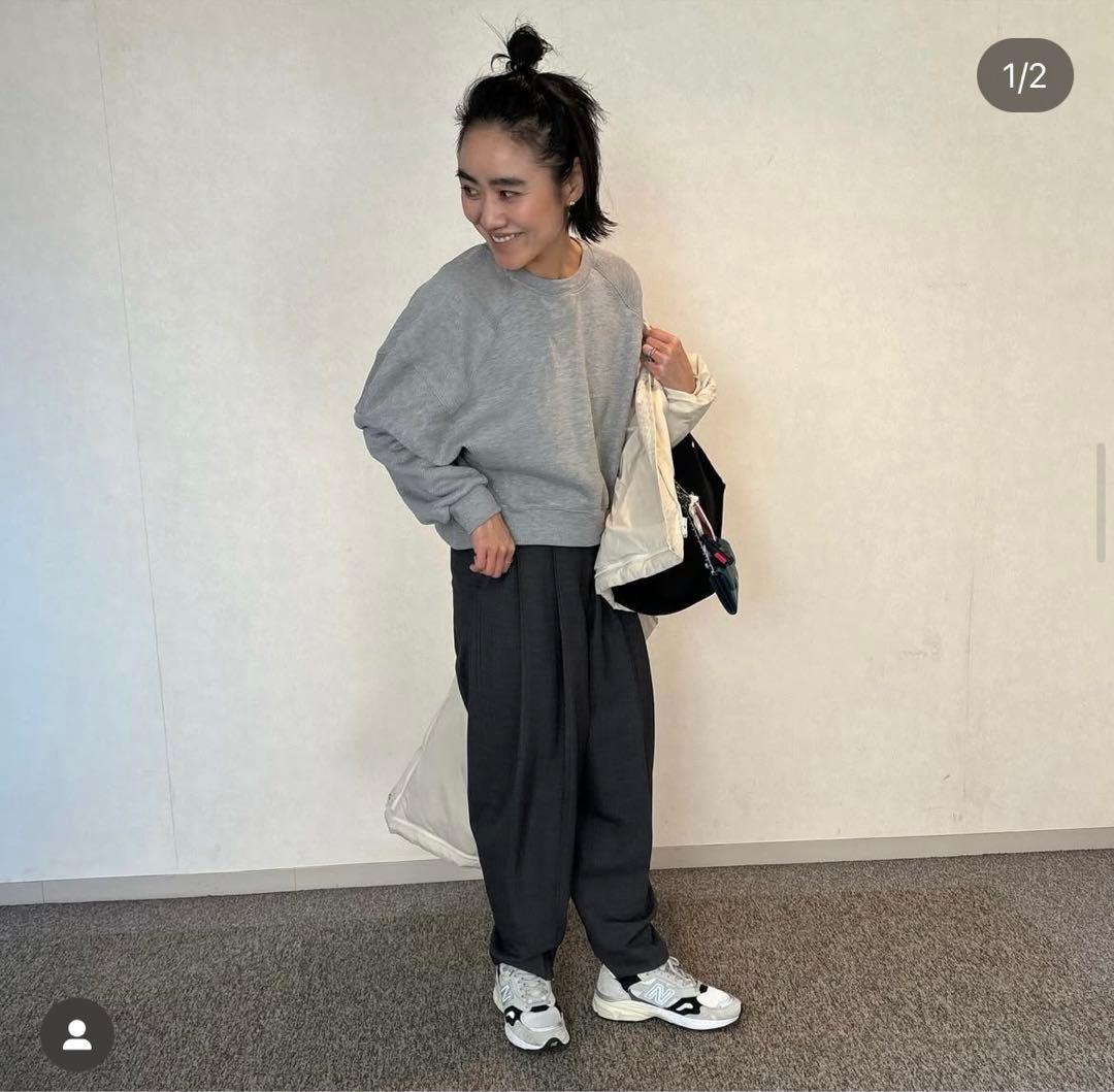 AMOMMA パフスリーブスウェット グレー 金子綾 着用 - メルカリ