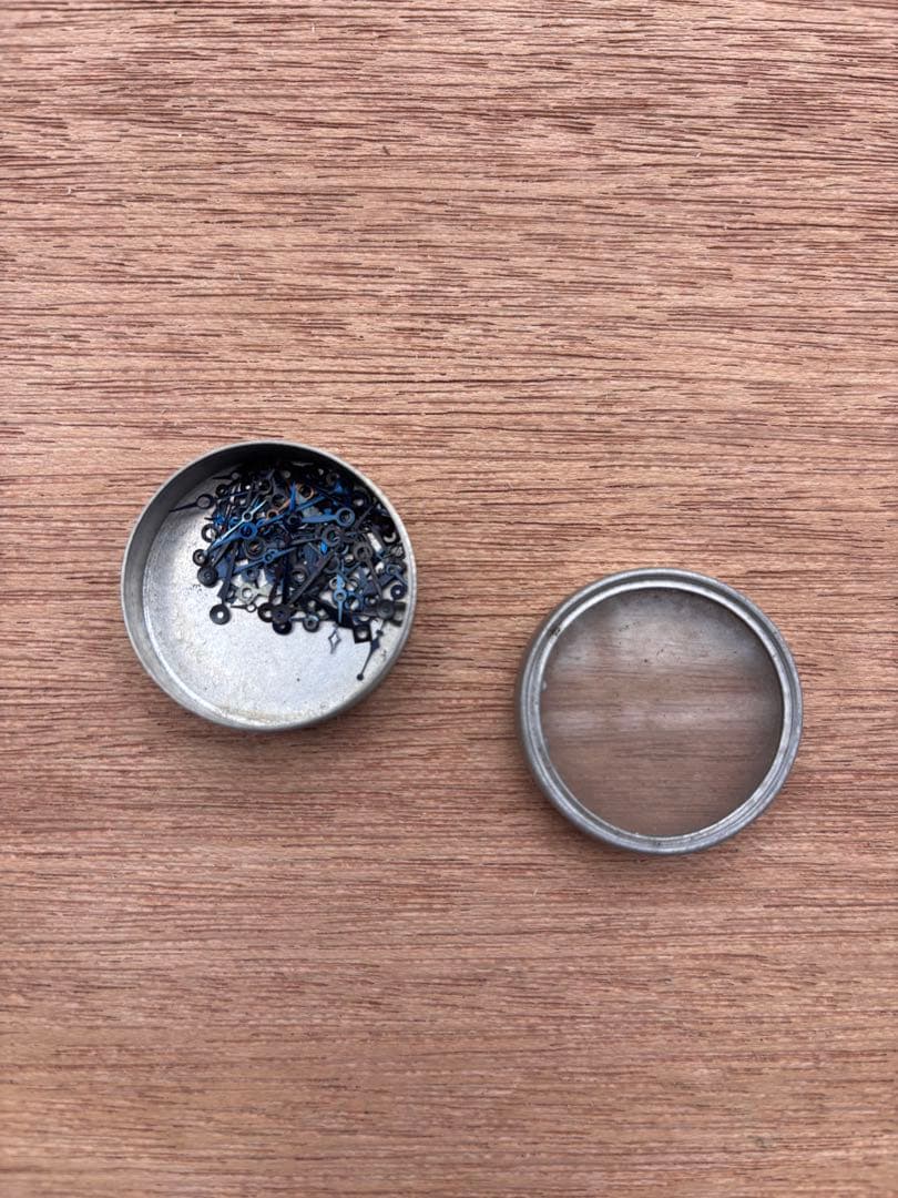 時計風防がたくさん入った小引き出し 5杯 時計部品 針 腕時計 デッド