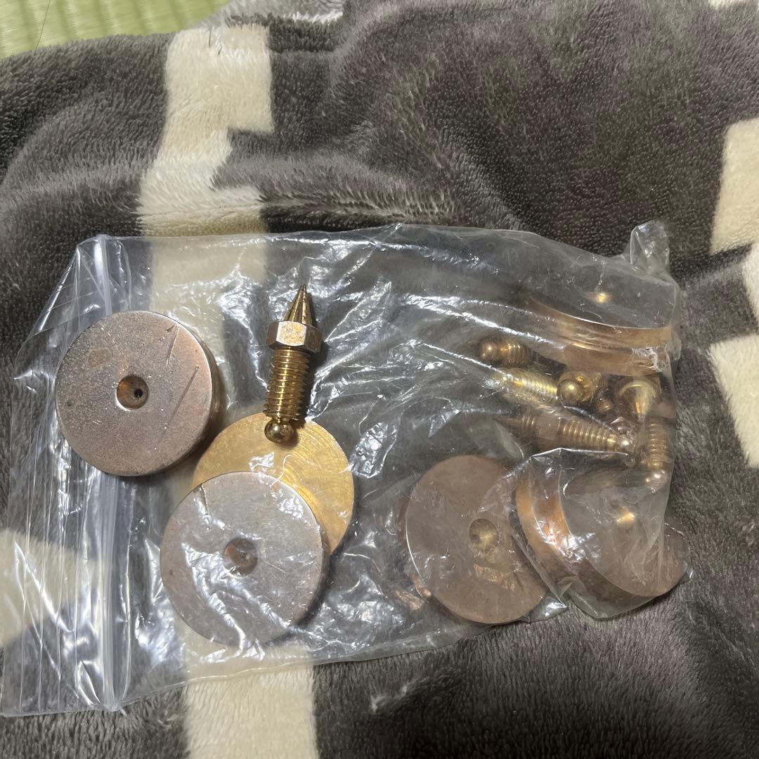 スピーカー　スパイク　インシュレーター　8セット　オーディオ用品 インシュレーター スピーカー スパイク 金属製 8個セット オーディオ
