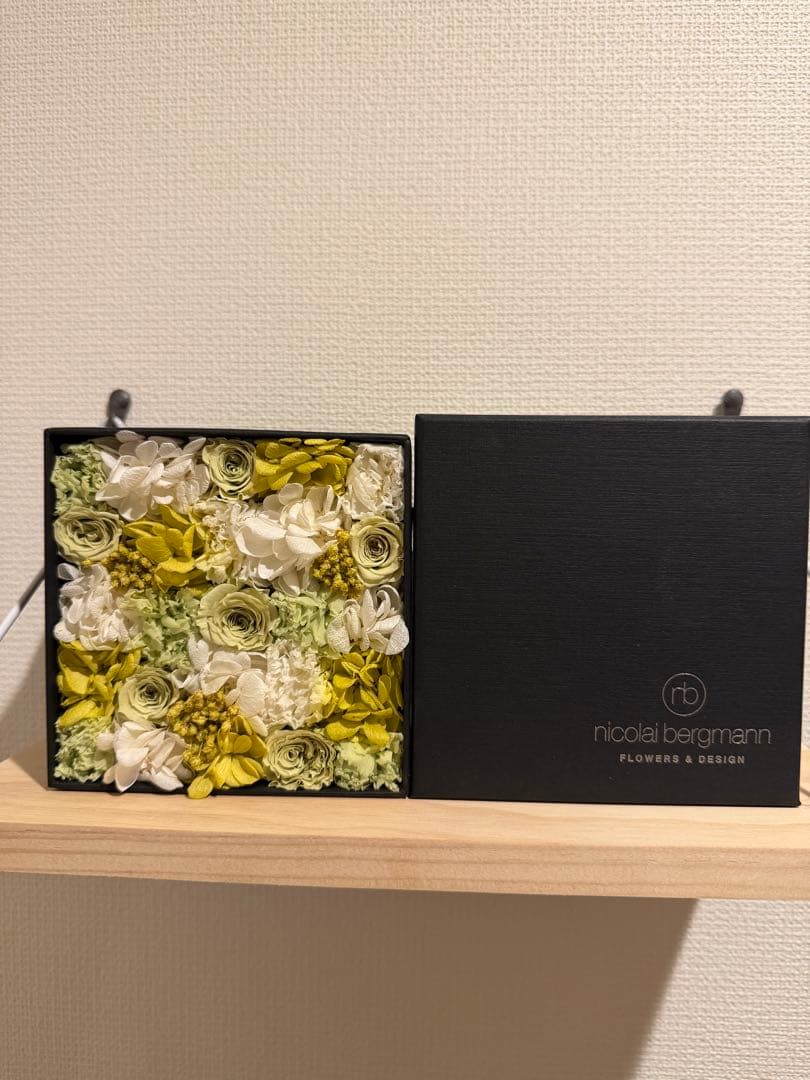 nicolai bergmann プリザーブドフラワーアレンジメント - メルカリ