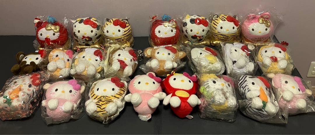 ハローキティ ヤクルト干支ぬいぐるみセット 23体 - メルカリ