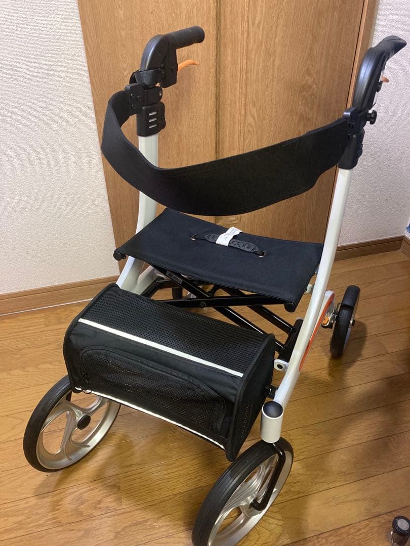 カワムラサイクル　歩行器　KW40 歩行器 KW40 レンタル・販売 旅行に買い物に。