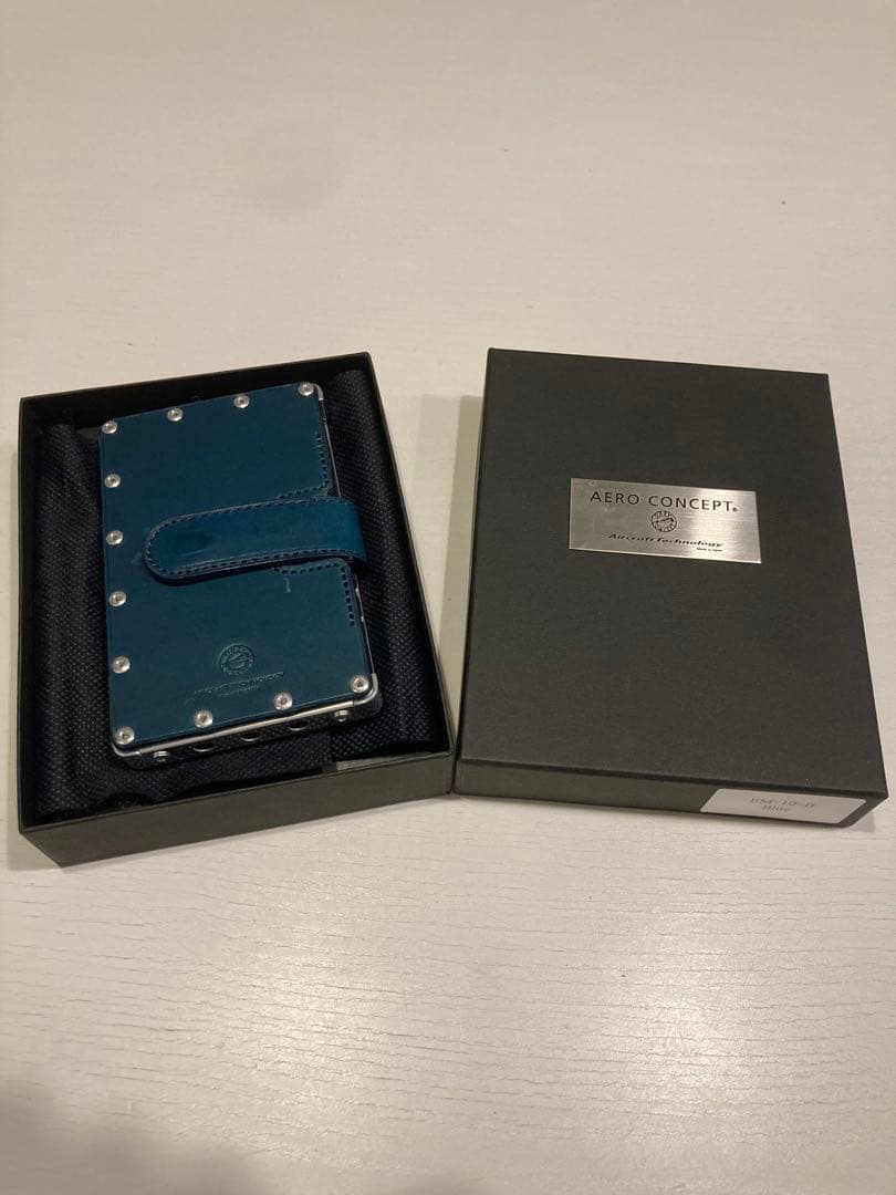 AERO CONCEPT. エアロコンセプト　ネイビー レザー 名刺入れ 箱付き 未使用 エアロコンセプト AERO CONCEPT 箱付 現行販売商品 Emijah