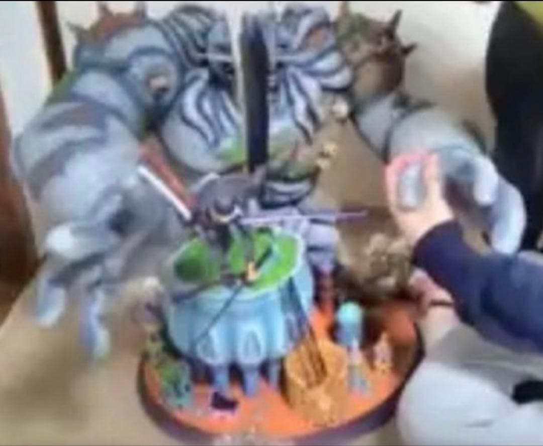 希少 超巨大 ワンピース 海外フィギュア ゾロ vs ピーカ - メルカリ