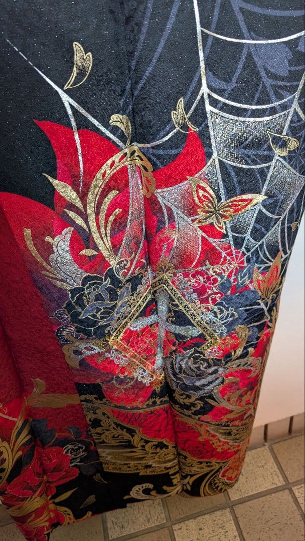超美品•現代柄】赤・黒・金 バラ模様の 振袖＆袋帯のセット♪162cm