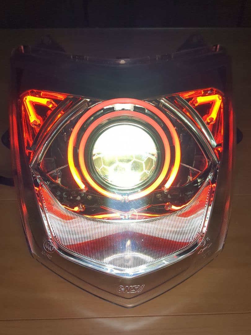 シグナス3型用 社外ヘッドライト プロジェクター付きレッドアイ