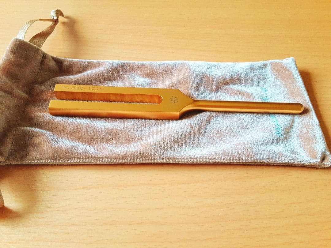 美品】888Hz Jesus Christ ゴールド マドモアゼル・愛 巾着付の通販