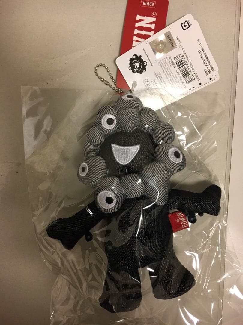 新品タグ付き】 ミャクミャク EDWIN エドウィン チェーン付きぬいぐるみ