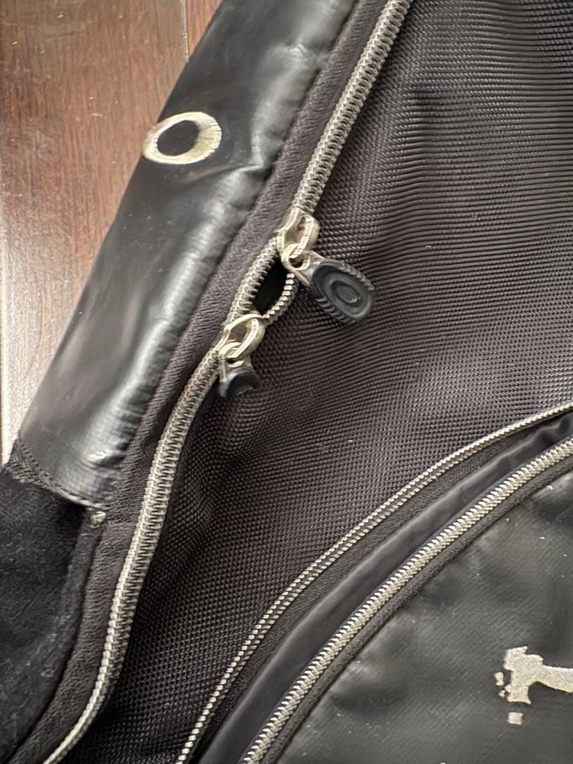 OAKLEY archive ワンショルダーバック y2k スカルロゴ ギミック - メルカリ