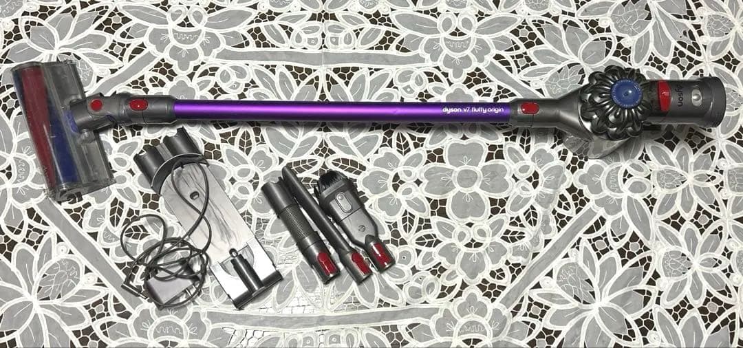 ダイソンv8 コードレススティッククリーナー 本体+新品付属品 Dyson（ダイソン） Dyson V8 SV25 FF NI2 コードレススティック