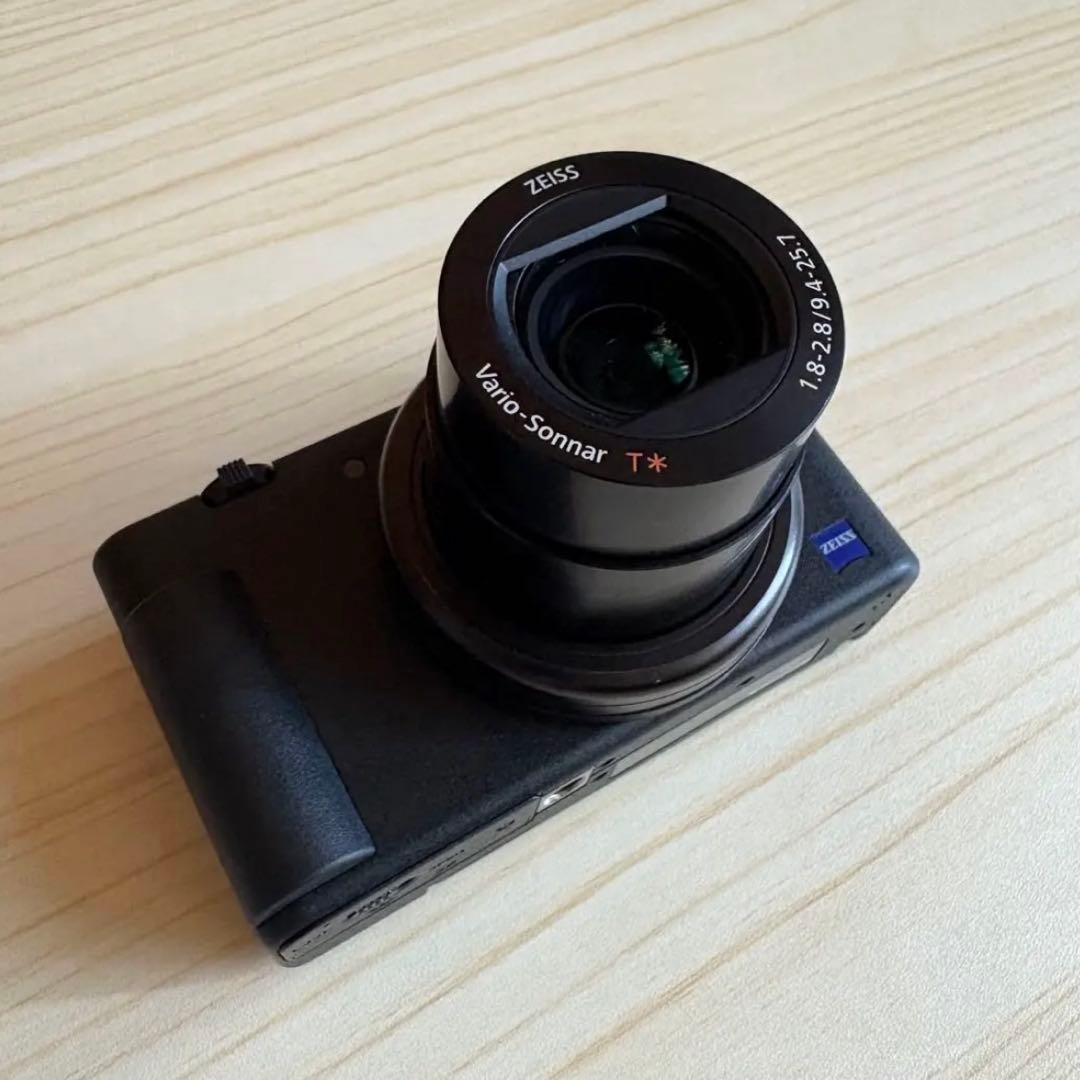 ジャンク品】SONY VLOGCAM ZV-1 本体・バッテリー・三脚付き - メルカリ
