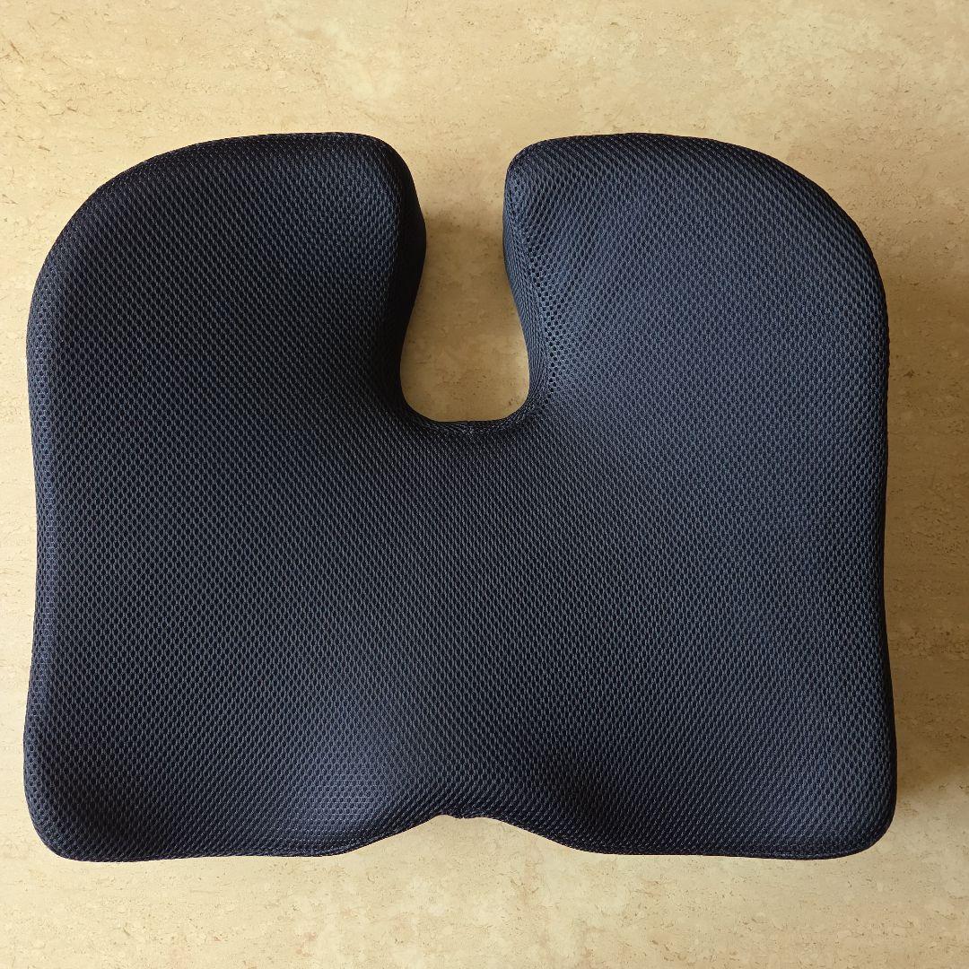 IKSTAR 骨盤矯正クッション 黒 - メルカリ