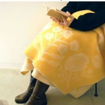 ラプアンカンクリ　鹿児島睦　VILLIKUKKA　花柄ブランケット 　イエロー 鹿児島睦さん×ラプアンカンクリのブランケット | RyuC ・Divertire