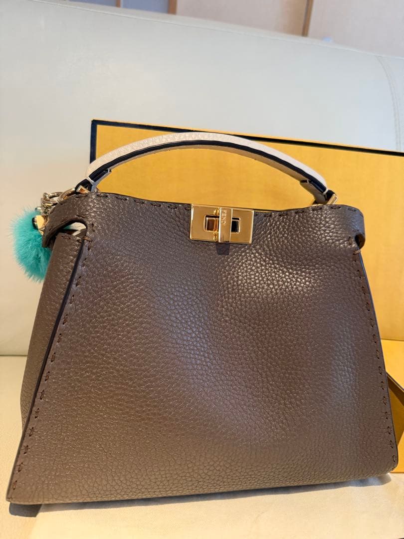 FENDIピーカブーアイコニックエッセンシャリー,ワンダーズキーホルダー