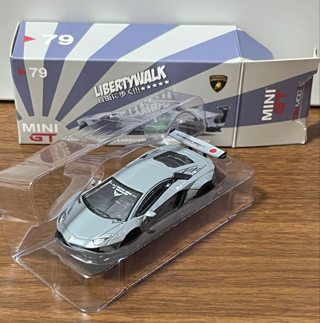 mini gt ランボルギーニ アヴェンタドール 1/64 79番 本物