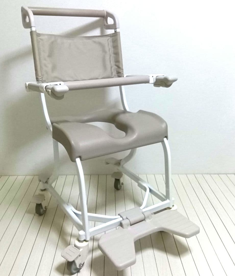 uchie 入浴用車椅子 U字型クッション付き くるくるチェアD ウチエuchie