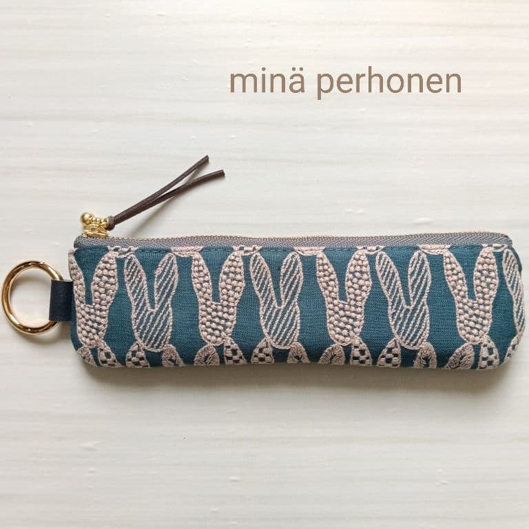 ミナペルホネン コンパクトなペンケース ポンピア ブルー うさぎさん