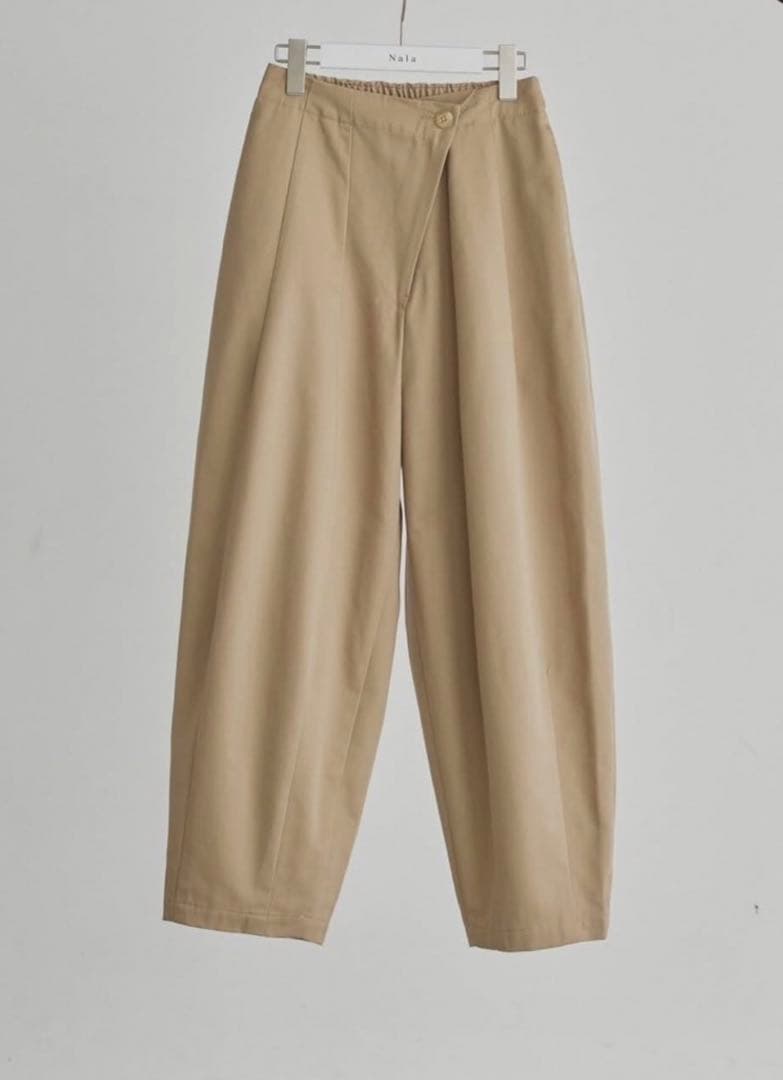 【新品】Nala コクーンチノパンツS cocoon chino pants 美品 Nala cocoon chino pants ナラ コクーン チノパンツ ベージュ M