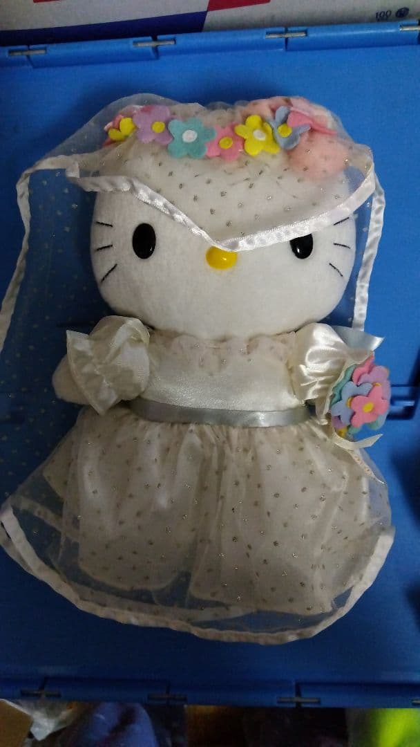 キティちゃん ウェディングドレス ぬいぐるみ - メルカリ