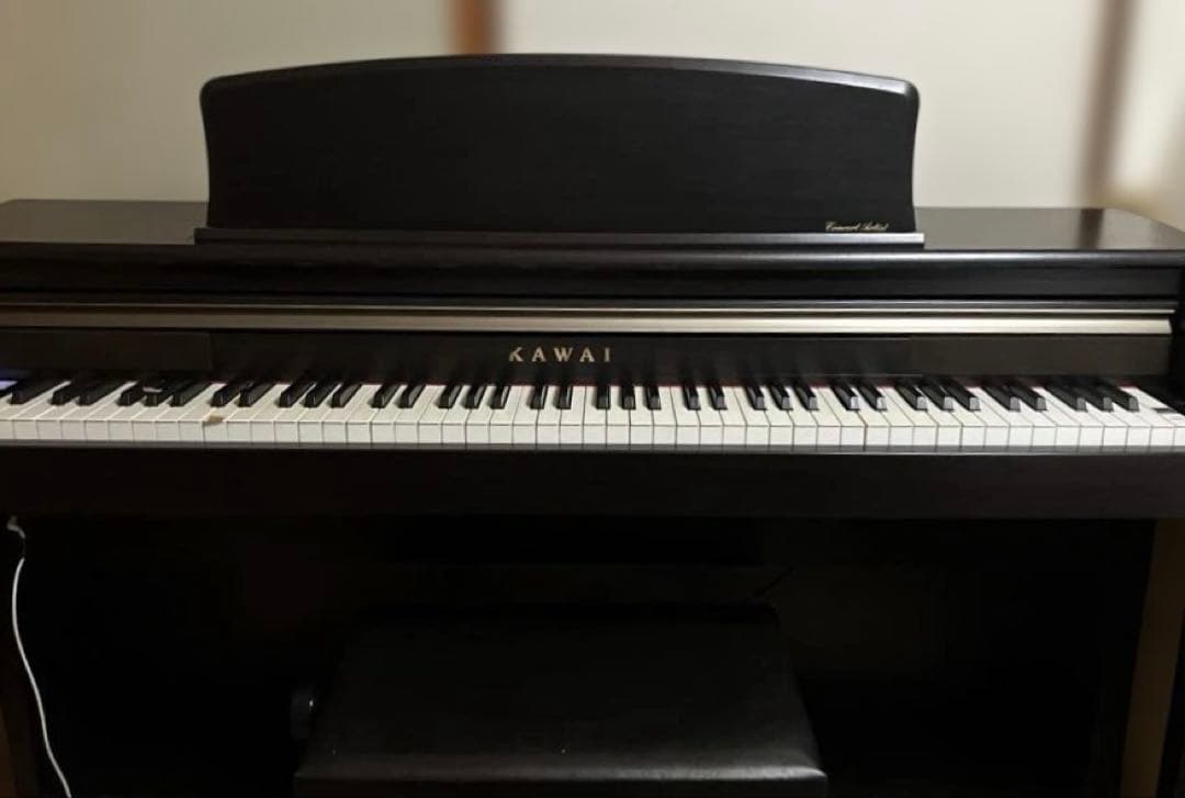 電子ピアノKAWAI CA65R【鍵盤2箇所に難。修理歴有。椅子とロゴに剥げ有