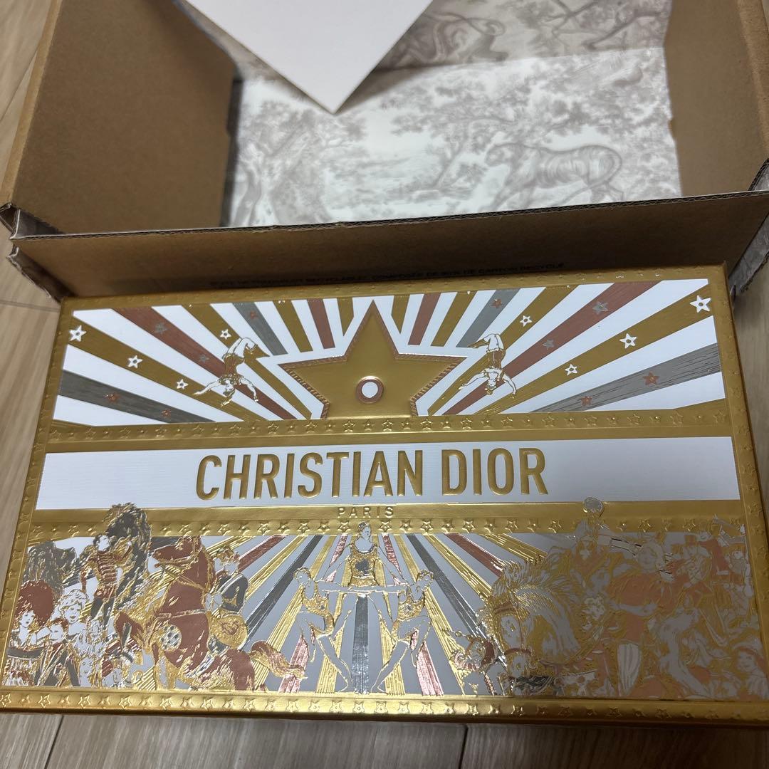 新品☆Dior ディオール 2025 ホリデー限定 ギフトボックス ゴールド 金