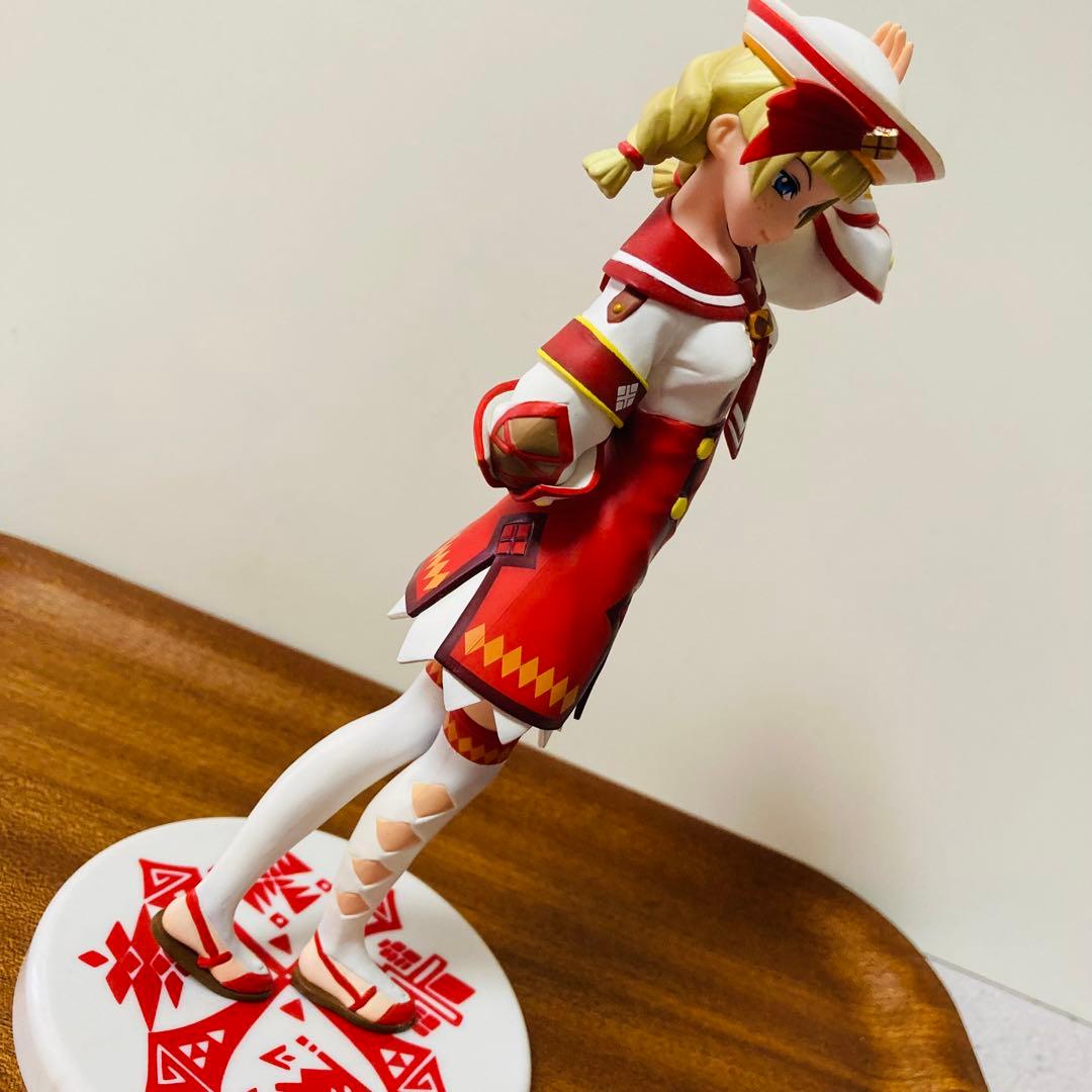 モンハン 美品️モンハン3G『闘技大会の受付嬢 ローラ フィギュア』一