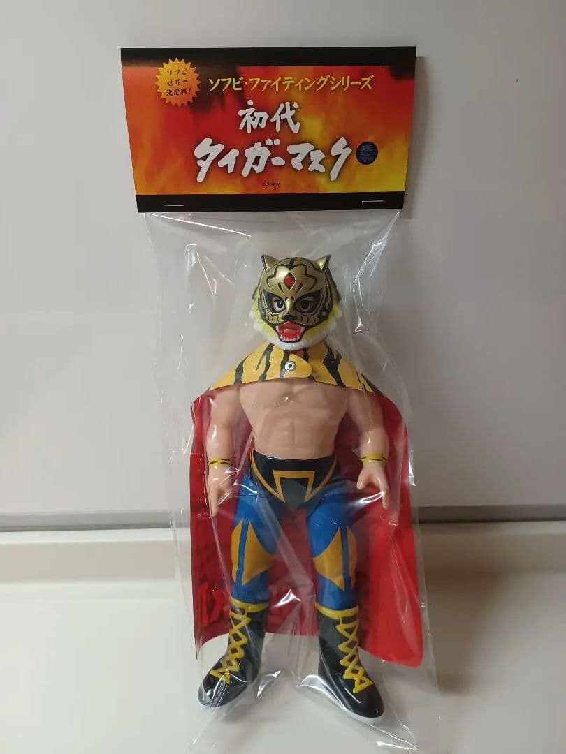 メディコムトイ SFS 初代タイガーマスク（初期ゴールド版)ソフビ