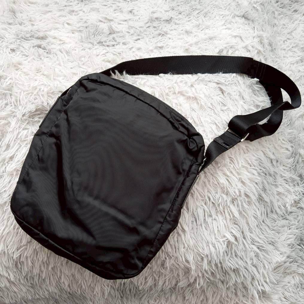 プラダ PRADA ナイロン ショルダーバッグ 黒 B7370 三角ロゴ - メルカリ