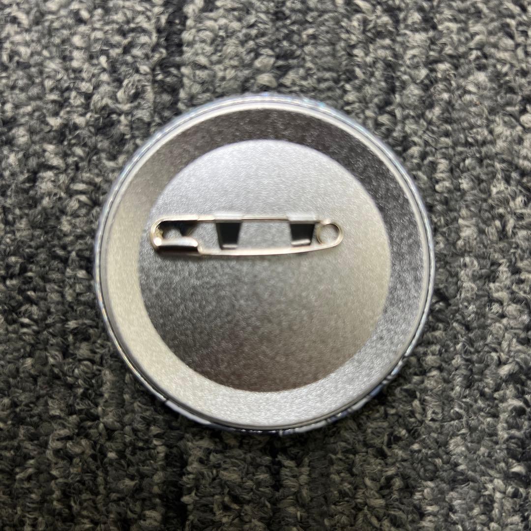 キングダム バミュウ クリスタライト缶バッジ - メルカリ