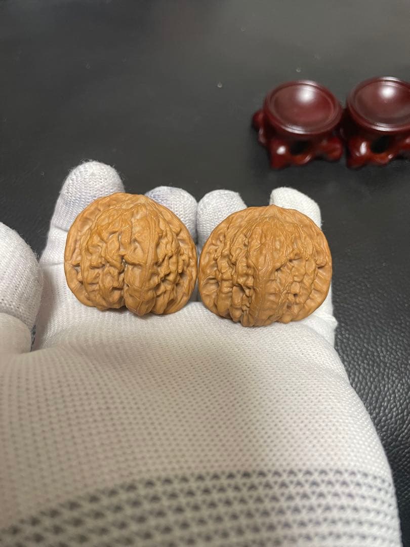 No.544 ❤️遊ぶクルミ 文玩核桃 精配白狮子天使之翼异形 - メルカリ