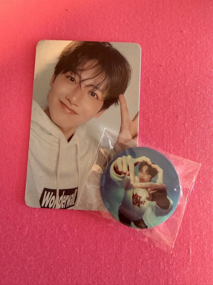 TREASURE Wonderwallジュンギュ トレカ＋ピンバッジ - メルカリ