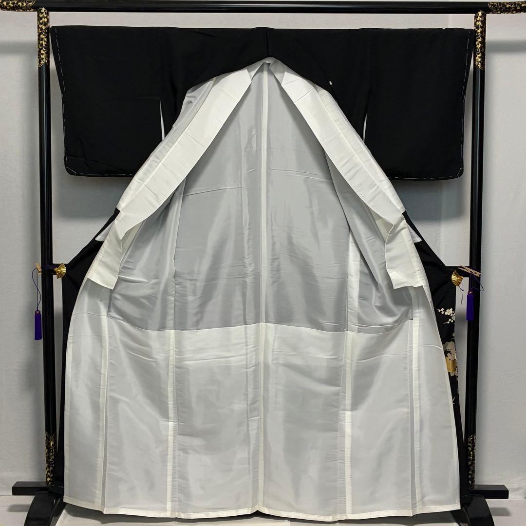 D165 黒留袖 牡丹刺繍 花車 正絹 着物 袷 しつけ糸付き未使用極美品