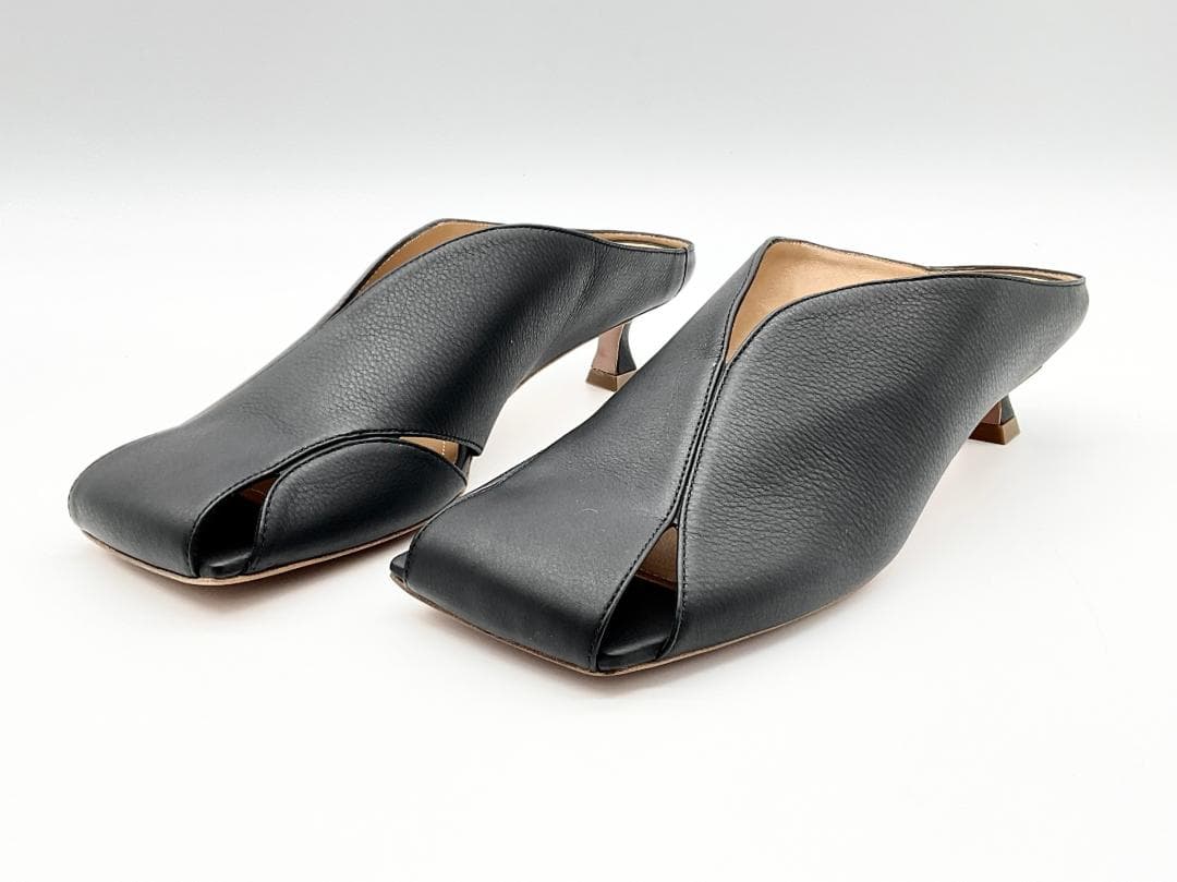 24.5【新品】PELLICO ディープカットミュール 定価64900円 24.5【新品】PELLICO ディープカットミュール 定価64900円 - メルカリ