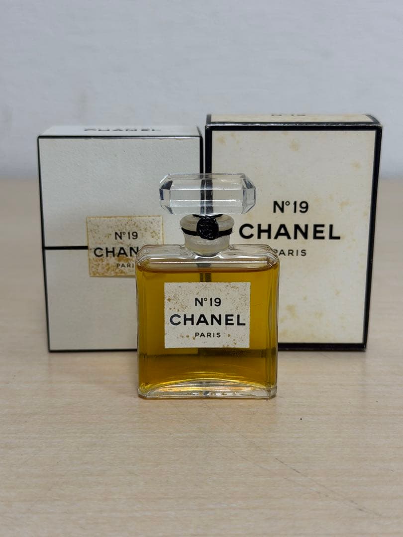 新品】シャネル N°19 パルファム 14ml 香水 CHANEL 箱付き - メルカリ
