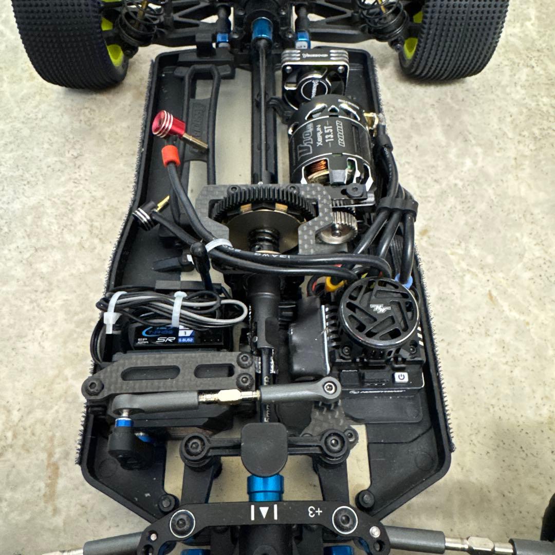 アソシエイテッド RC10 B74.2 CE (組立メカ搭載済み) - メルカリ