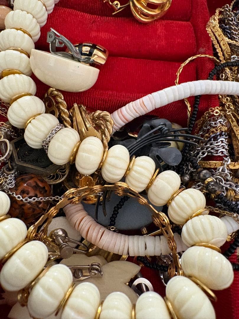 遺品整理 アクセサリーまとめ ジュエリーBOX付き - メルカリ