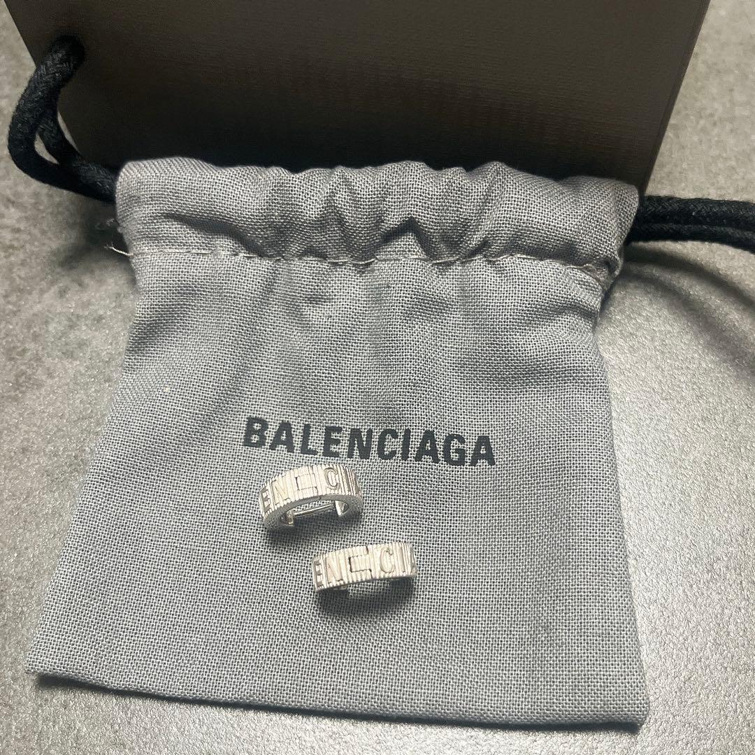 美品】BALENCIAGA フープ ピアス ロゴ FORCE STRIPED - メルカリ
