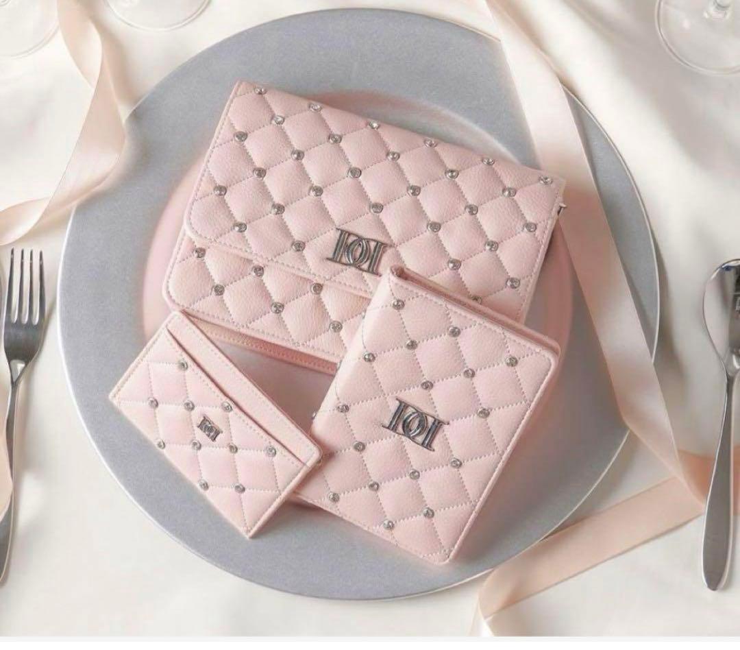 ダーリッチ最安値！darich ノベルティ キルティングレザートラベル3点