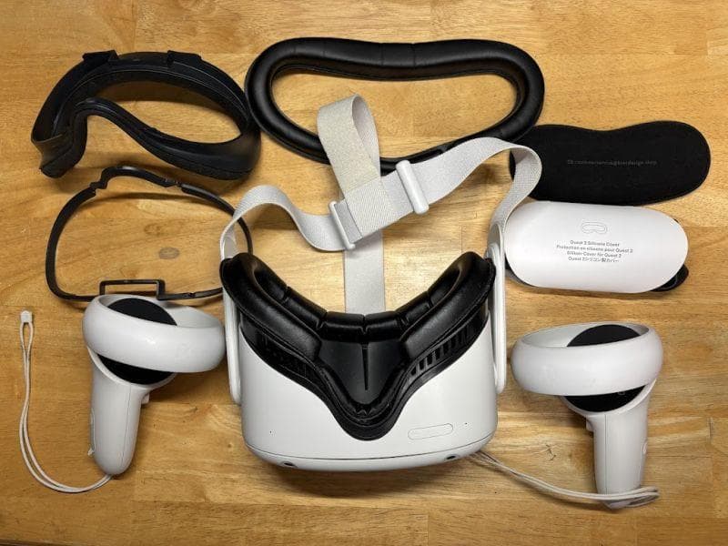 【動作確認済】 Quest 2 128GB ＋ コントローラー等 価格.com - 『付属のコントローラー。2つあるので多くのゲームがプレイ