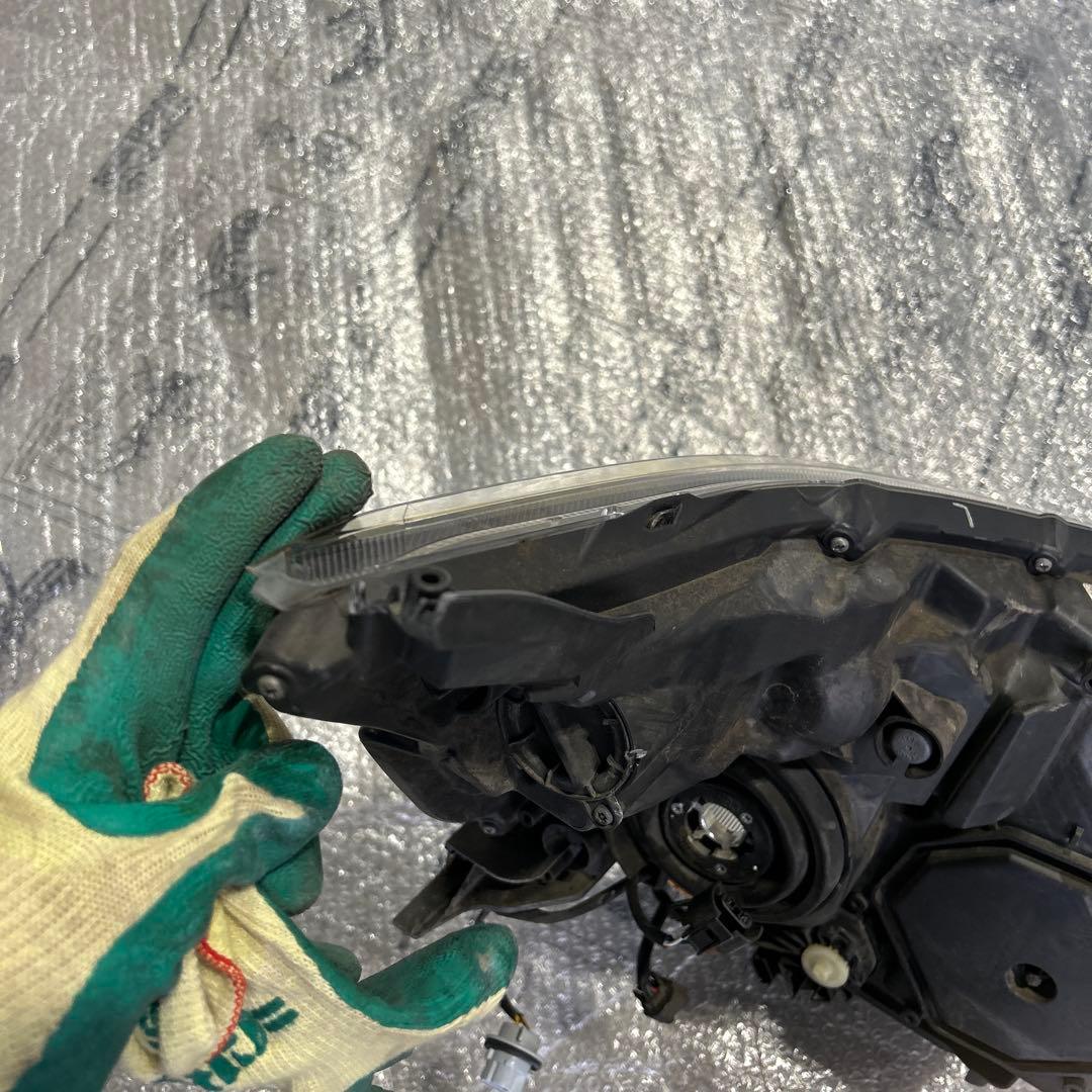 車*)様 ヴォクシー ヘッドライト 左 ICHIKOH 28-229 ジャンク品