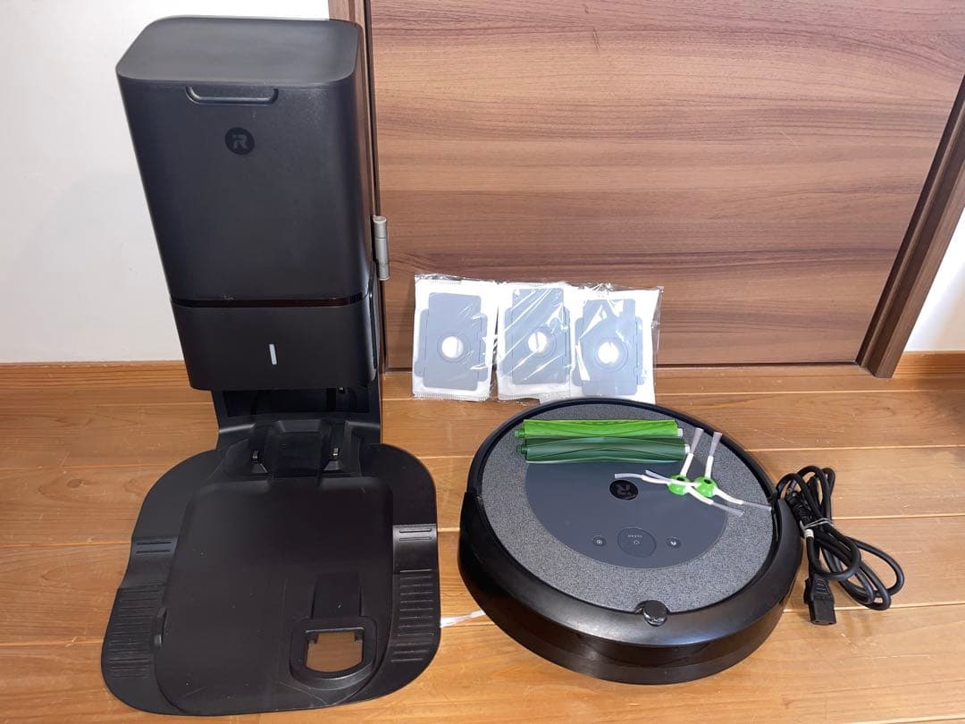 ルンバi3+ホームベース セット 2022年購入　iRobot アイロボット、“クリーンベース付きで10万円を切る価格”ロボット掃除機