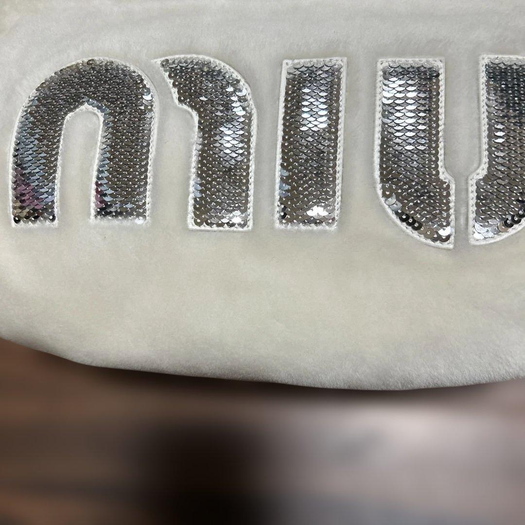 ミュウミュウ 激カワ！白 ファーバッグ！