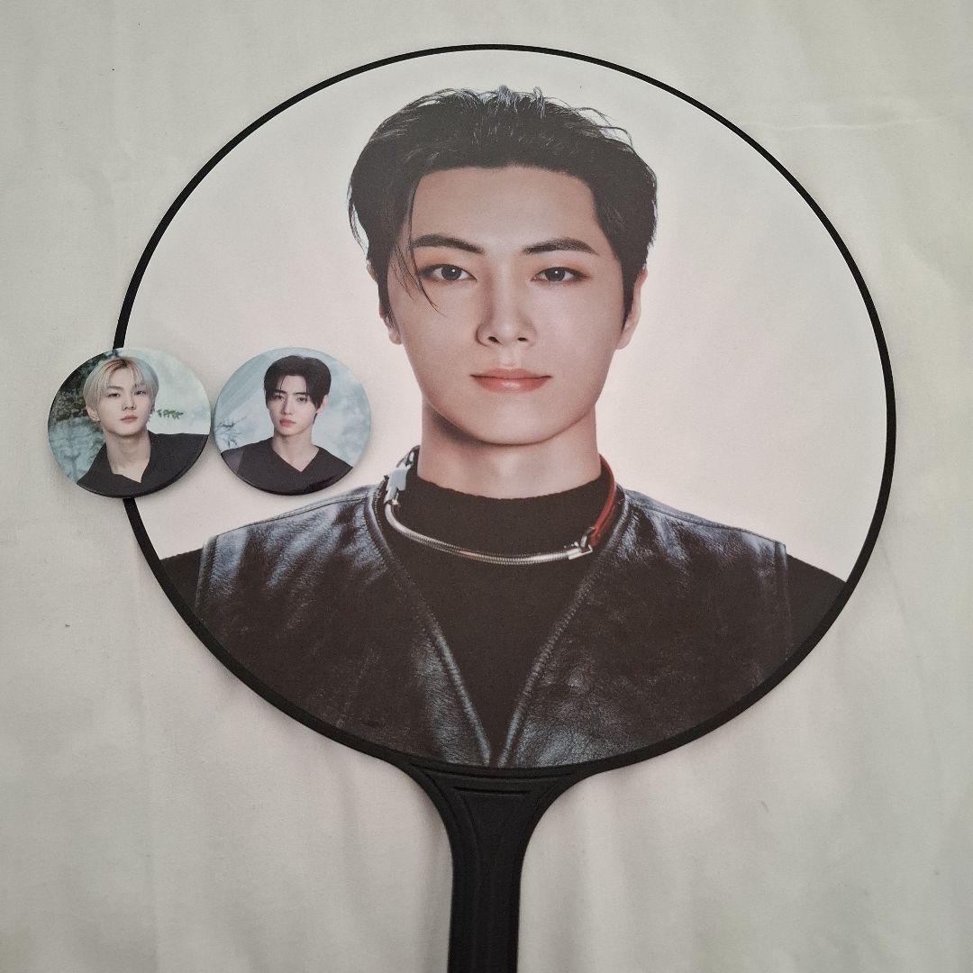 ENHYPENジェイ うちわ バッジセット - メルカリ