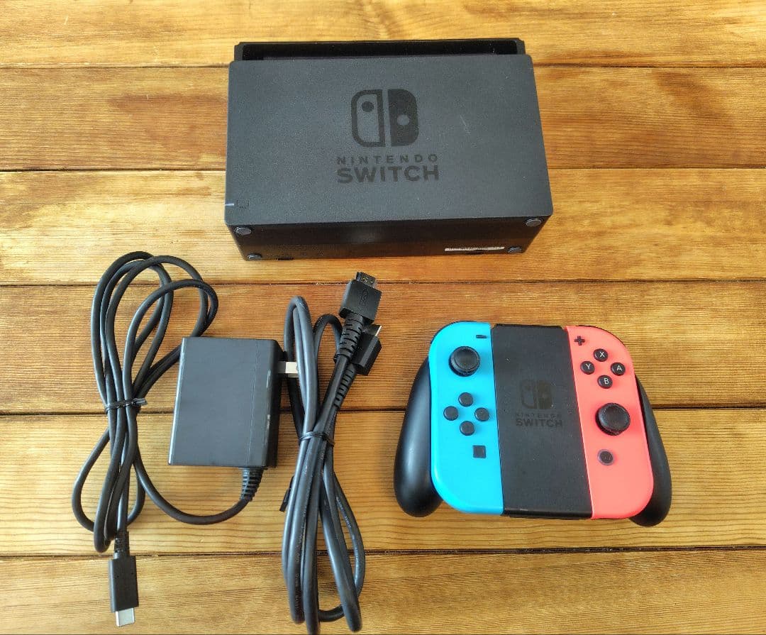 Nintendo Switch 本体 + ジョイコン + 付属品 - メルカリ