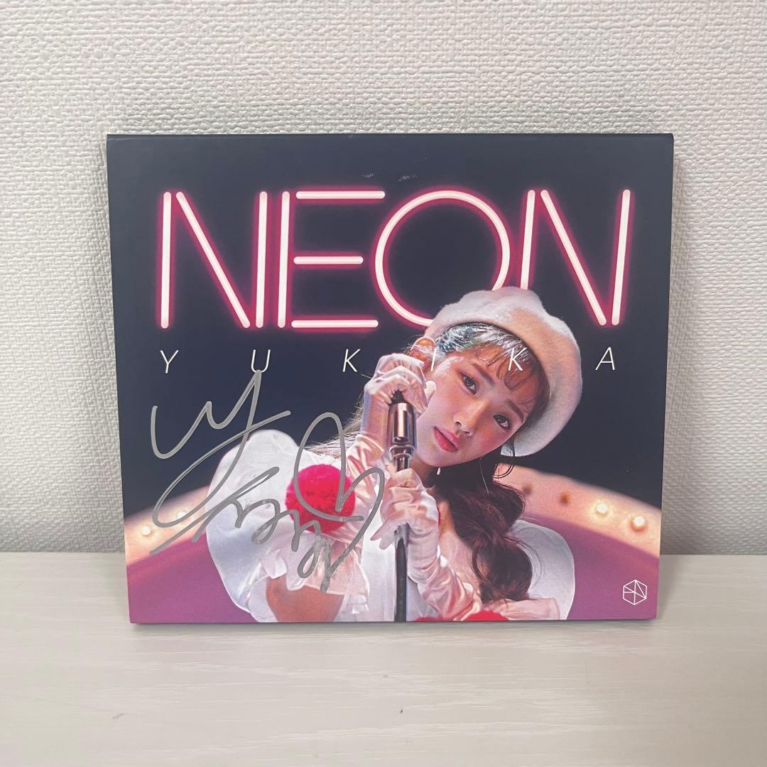 【サイン入り】YUKIKA 寺本來可 NEON LOONA 今月の少女 LUMINOUS 【通常盤 初回プレス】 : LOONA (今月の少女) | HMV&BOOKS