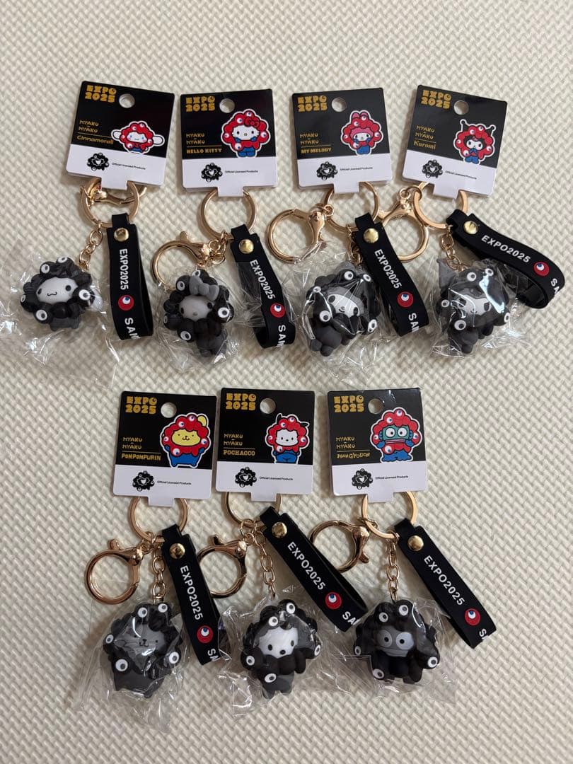 EXPO2025 黒ミャクミャク サンリオ キーホルダー 7点セット ◤みんながモノクロに⁉︎🤍🖤◢ ミャクミャクになりきった サンリオ