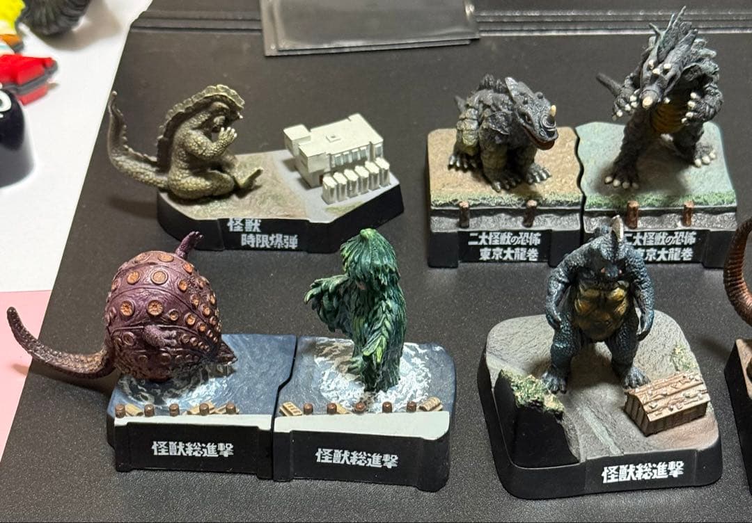 希少】帰ってきたウルトラ怪獣名鑑 怪獣総進撃10種 1点パーツ欠損あり