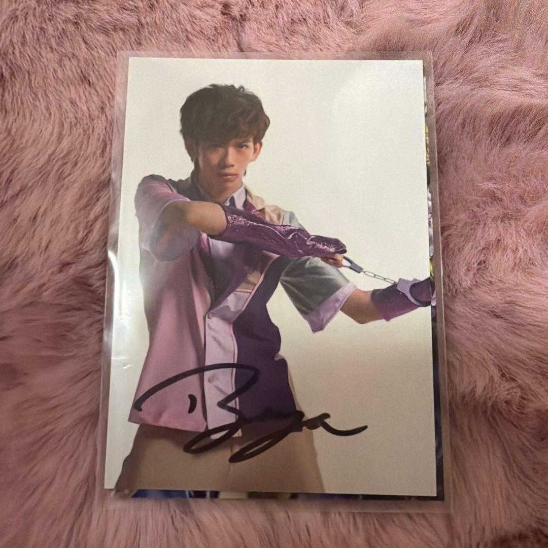 超特急 リョウガ サイン入りトレカ - メルカリ